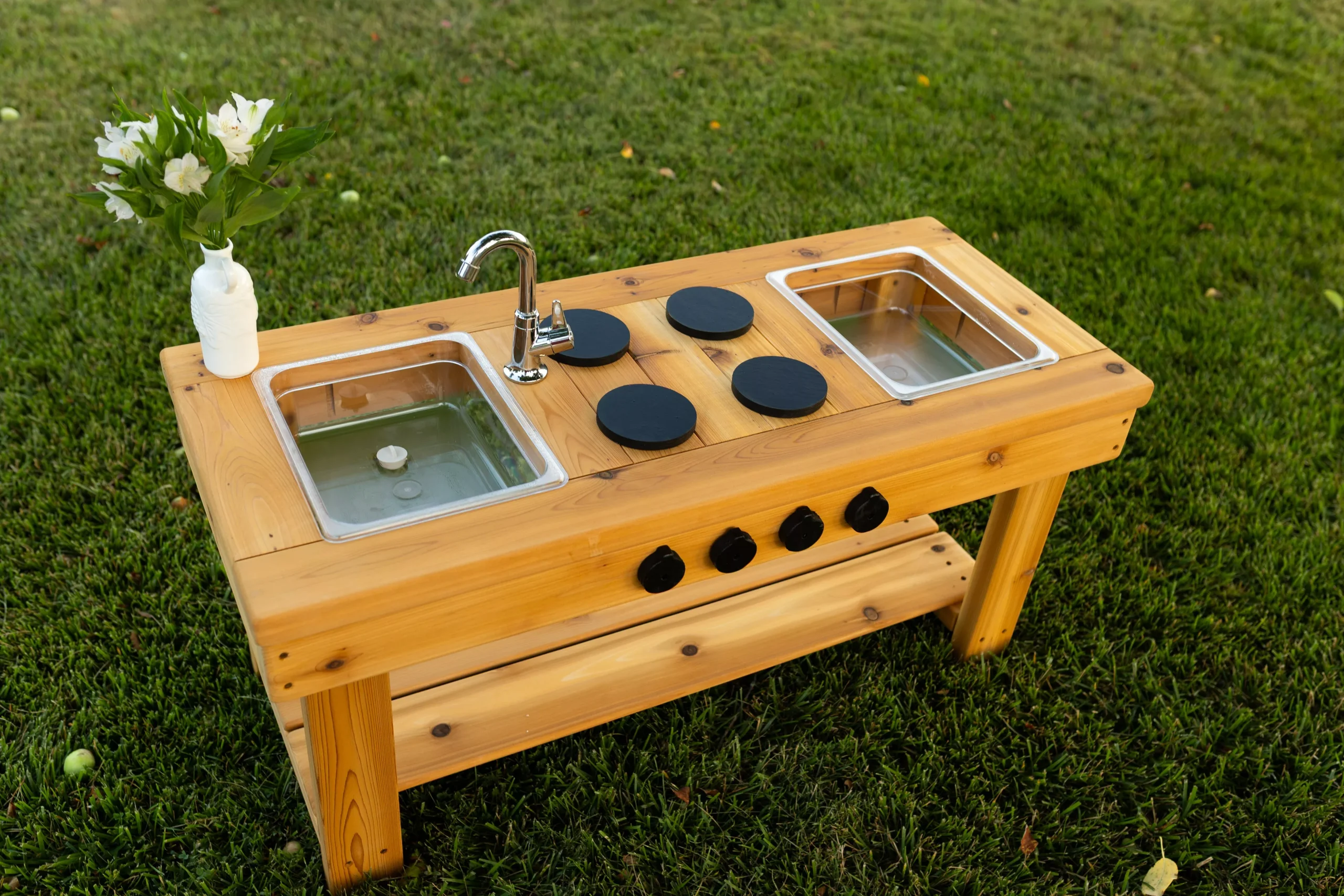 Centered Simple Mud Kitchen (Clear Sinks)