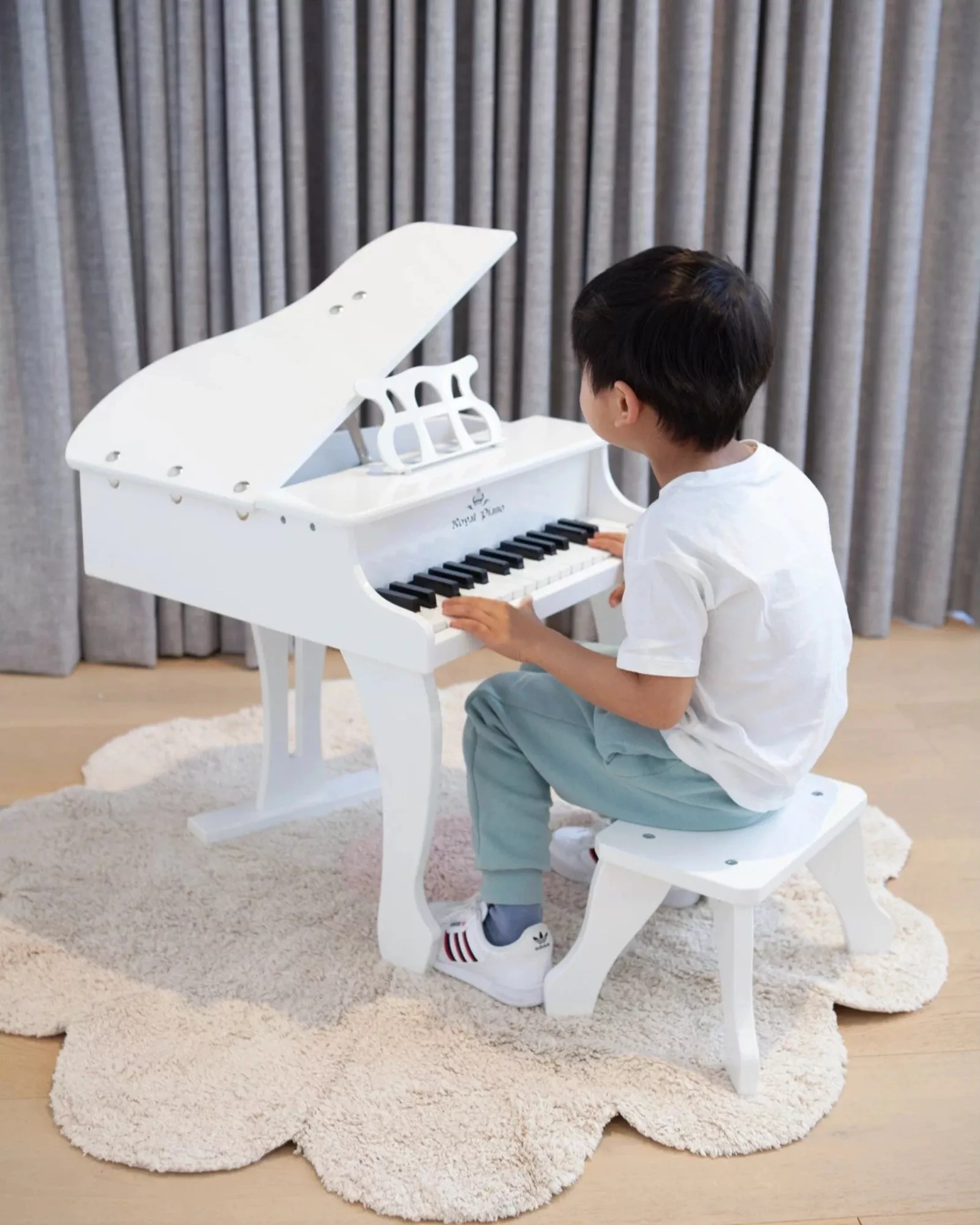 Grand Piano White