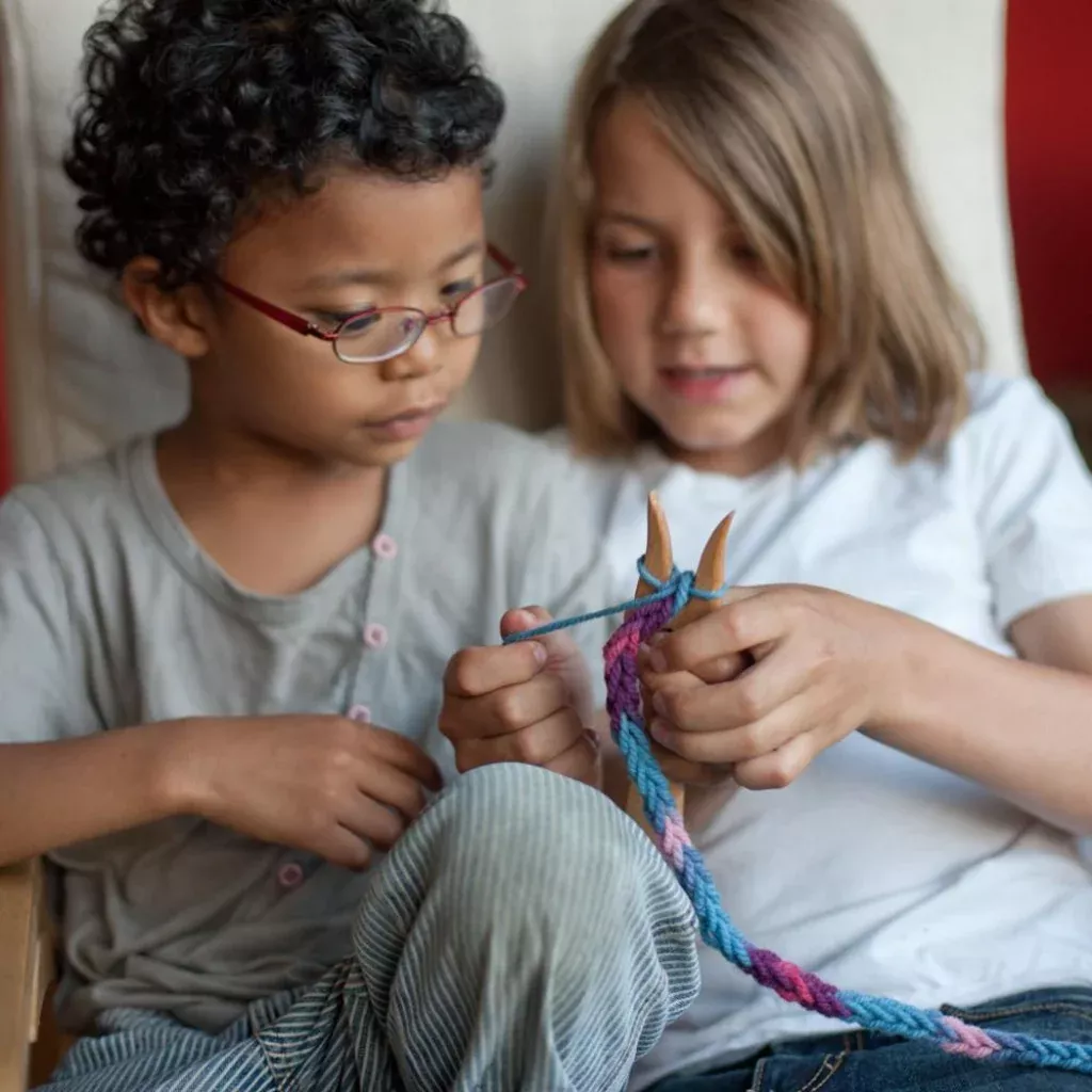 Knitting fork + yarn kit