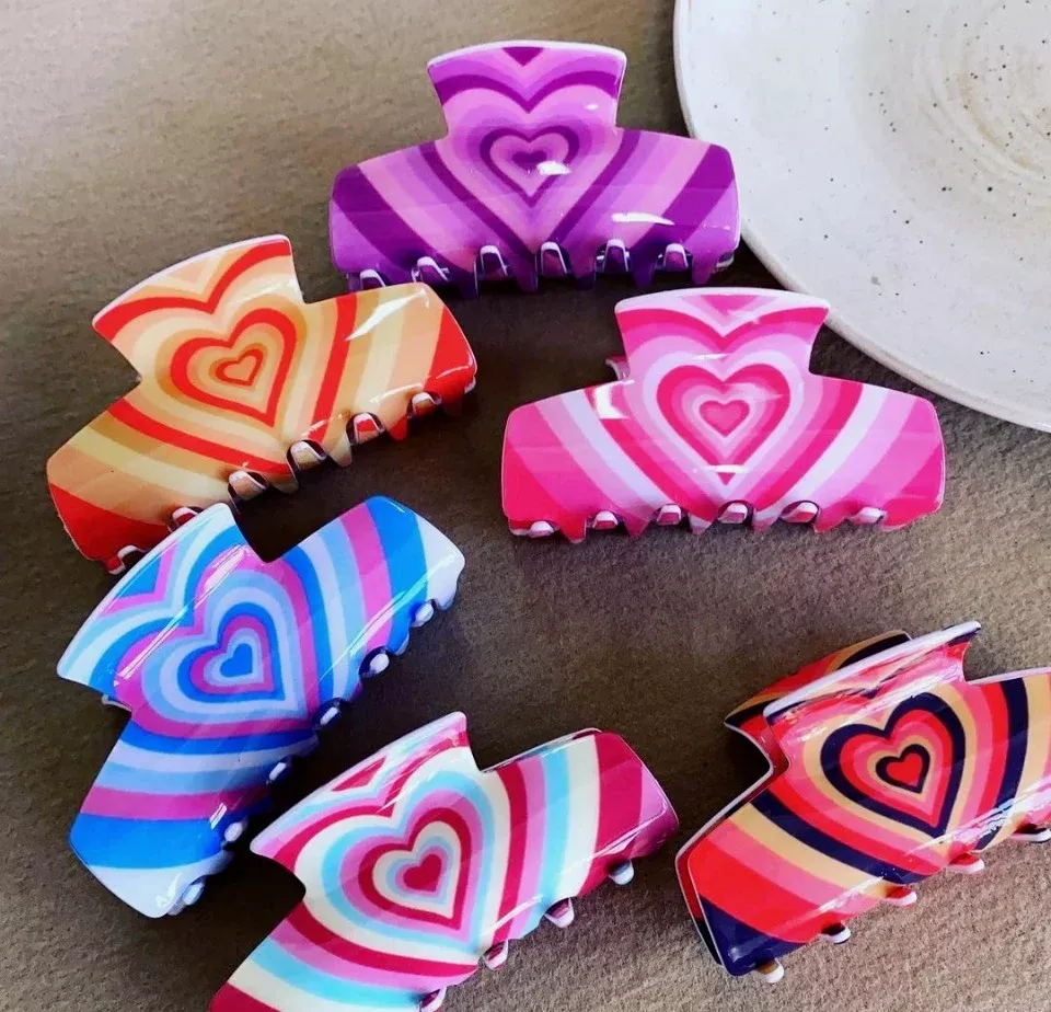 Large Retro Heart Claw Clip