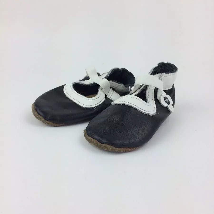 Robeez Black and White 0-6M